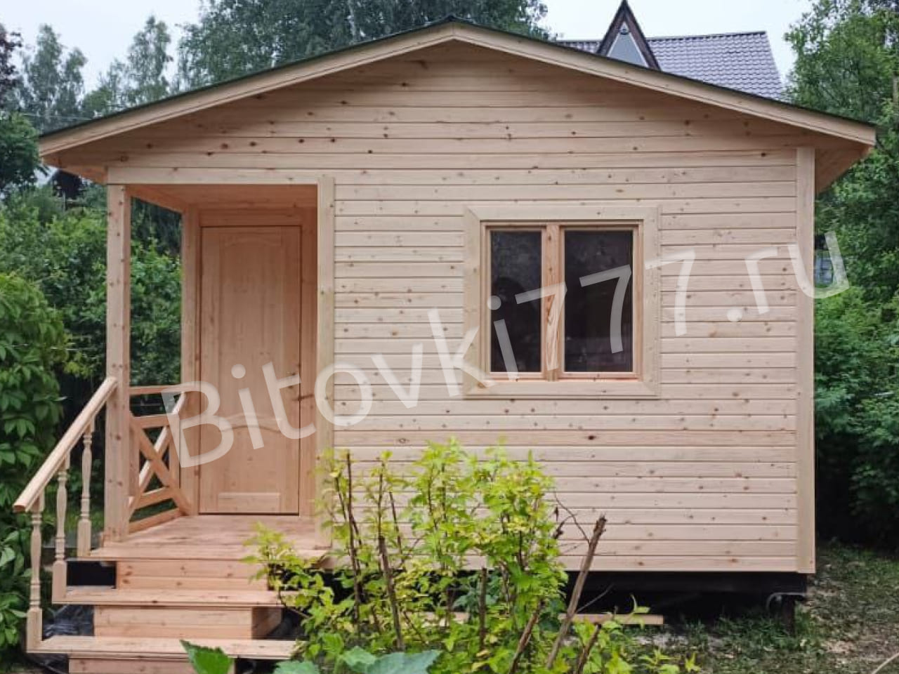 Бытовка дачная с двускатной крышей, с крыльцом 1х1м и помещением под инвентарь — фото 2