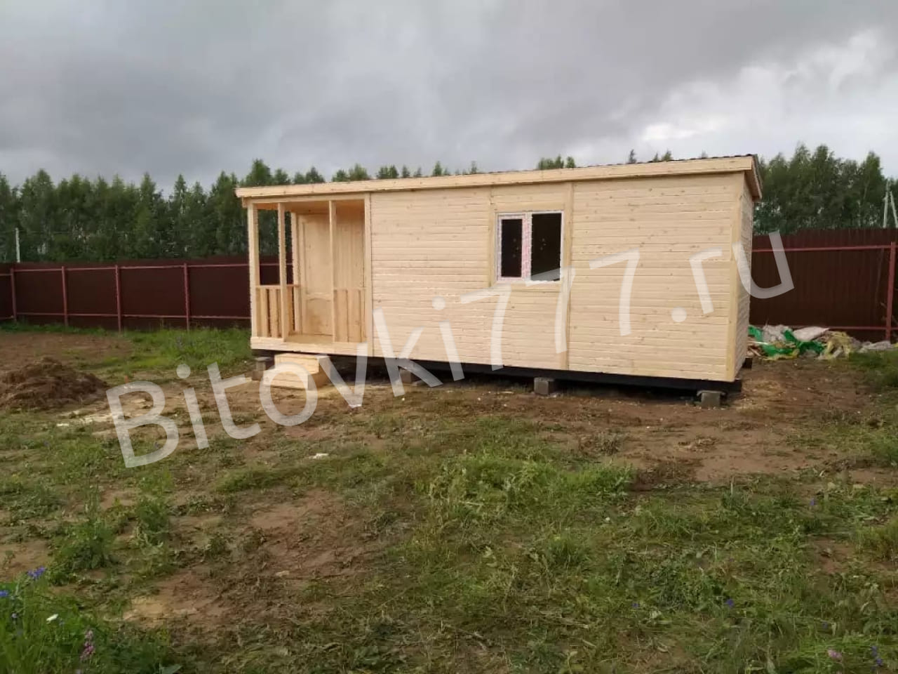 Бытовка дачная с крыльцом и двумя хоз. помещениями — фото 3