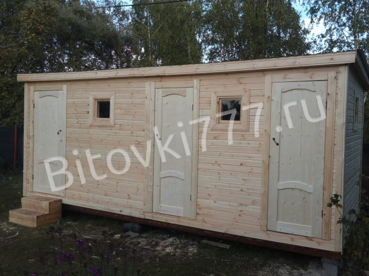 Хозблок деревянный трёхсекционный