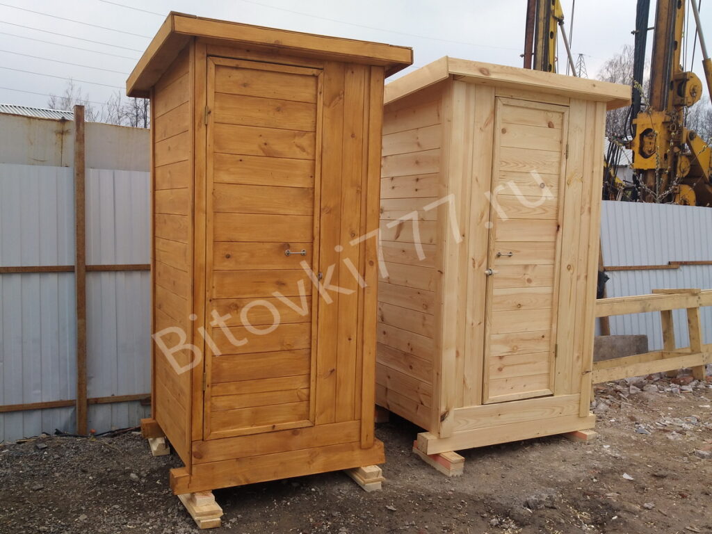Стандартный туалет из дерева